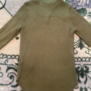 Forever 21 Ladies Pullover Sweater.